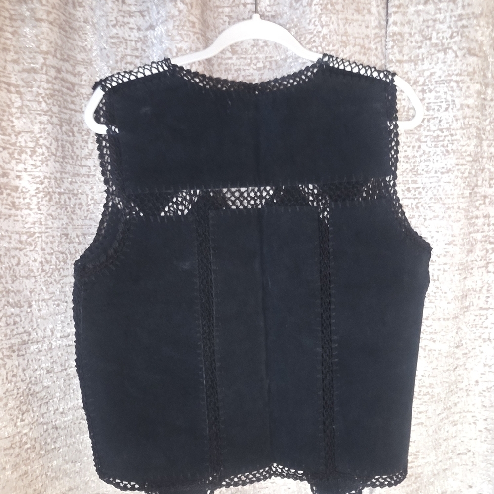Black Crochet Trim Vest - Picture 2 of 9